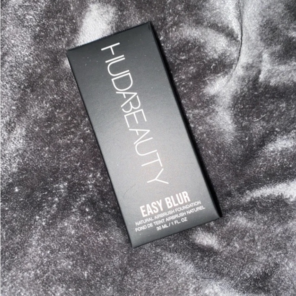 HUDA BEAUTY Easy Blur Foundation in Black Packaging